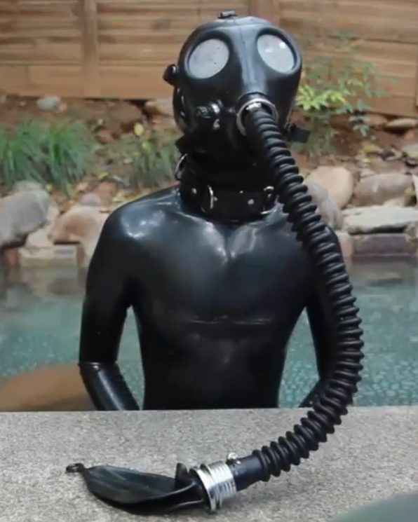 编号2469 闪闪工作室_胶衣Kigurumi 露天温泉&防毒面具窒息Play 1V 1P_LSP爱看_PikPak云盘_资源合集_免费下载