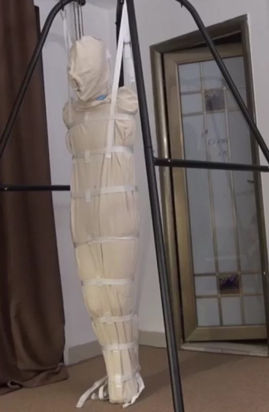 编号2477 闪闪工作室_密封保鲜膜+拘束睡袋 多层木乃伊悬挂 全过程呈现 1V 1P_LSP爱看_PikPak云盘_资源合集_免费下载