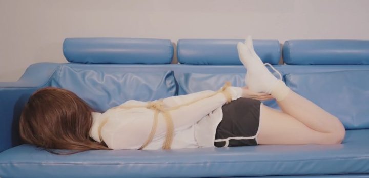 编号1204 九尾少女_运动服白棉袜少女突遭绑架，手脚捆绑，股绳折磨，试图逃跑脱出失败，被抓回后开腿捆绑塞入TD，强制震动GC（51） 1V 1P_LSP爱看_PikPak云盘_资源合集_免费下载