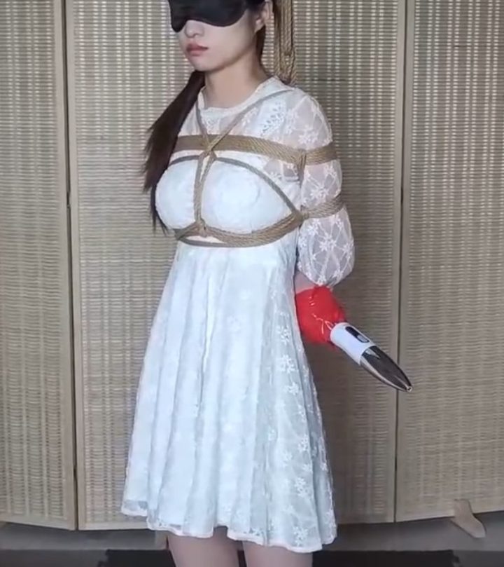 编号2835 象人定拍 工作室_人妻Miya-单脚吊+鞋内黄豆，肉丝白短袜，手脚都缠有棒棒，又纯又娱想要欺负。 1V 1P_LSP爱看_PikPak云盘_资源合集_免费下载