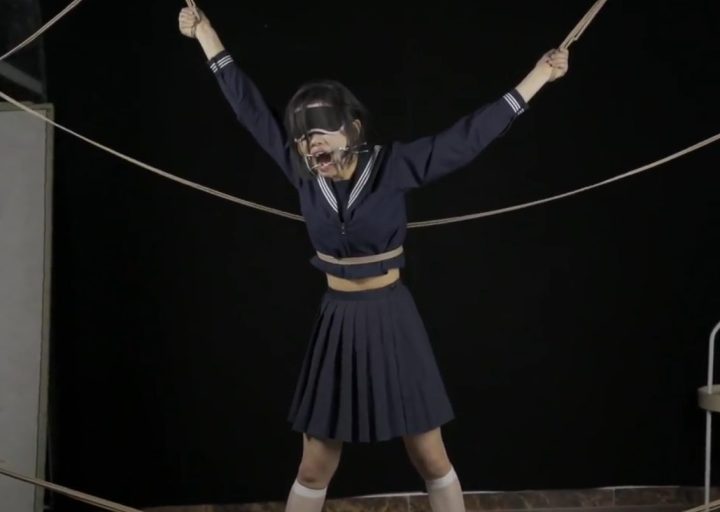 编号2876 象人定拍 工作室_小0-大字站立放置+鞋底抹油+开口器+毁颜，口水鼻涕控制不住的一起往下流。 1V 1P_LSP爱看_PikPak云盘_资源合集_免费下载