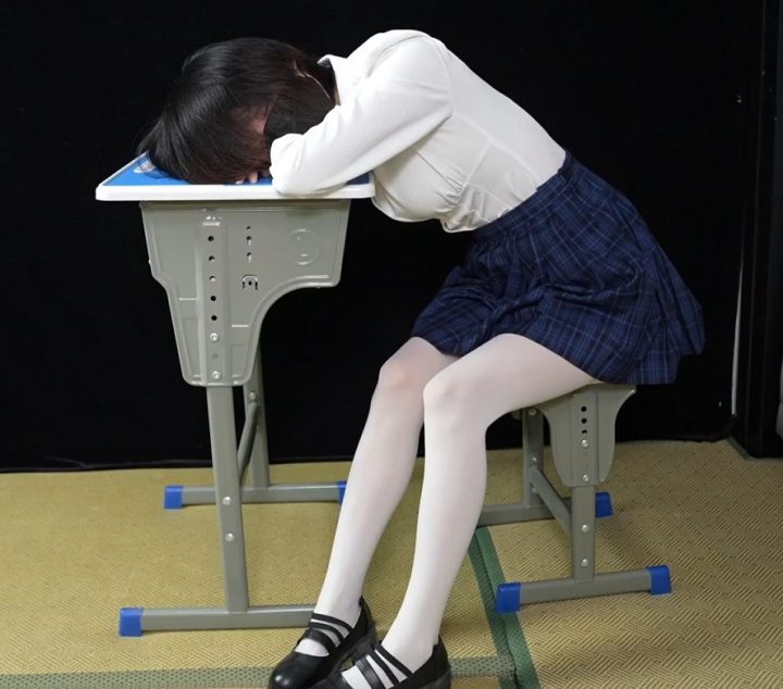 编号2754 象人定拍 工作室_嗷嗷-白丝JK，学生嗷嗷遭遇变态男老师骚扰。 1V 1P_LSP爱看_PikPak云盘_资源合集_免费下载