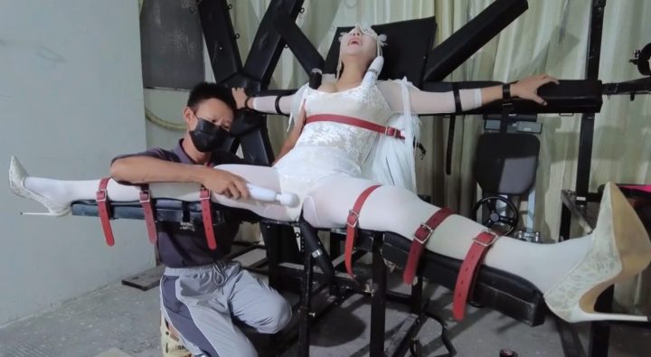 编号1979 樱束原创_《圣洁女侠的挑衅》定拍转公映！姐妹情深的圣洁女侠为救妹妹放弃反抗牺牲自我！被歹徒威胁固定开腿刑椅上羞耻折磨多棒棒强G狂挠脚心！强戴口球鞋子固定脸上闻鞋！ 1V 1P_LSP爱看_PikPak云盘_资源合集_免费下载