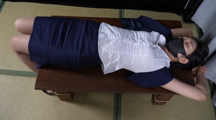 编号2727 象人定拍 工作室_04猫猫-空姐制服肉丝高跟，绑在桌子上疯狂tk。 1V 1P_LSP爱看_PikPak云盘_资源合集_免费下载