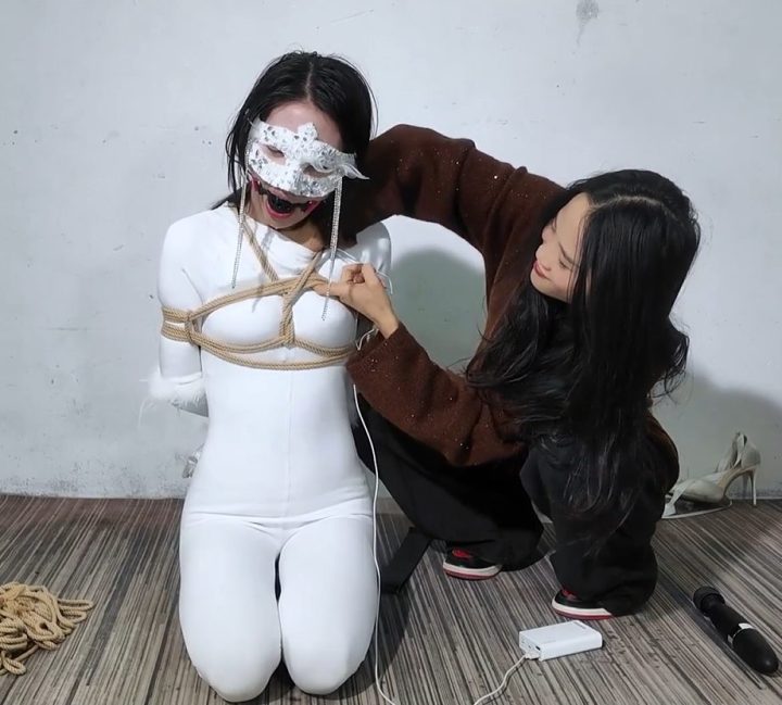 编号1885 樱束原创_《纯洁女侠为救妹妹忍辱负重》纯洁女侠为救妹妹只能忍辱负重妥协沦为歹徒玩物！被捆绑跪着鞭打折磨！ 1V 1P_LSP爱看_PikPak云盘_资源合集_免费下载