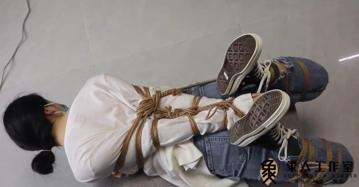 编号3098 象人原创 工作室_小R-牛仔裤+帆布鞋，吊起来挠痒痒（录制失误未开声音） 1V 1P_LSP爱看_PikPak云盘_资源合集_免费下载