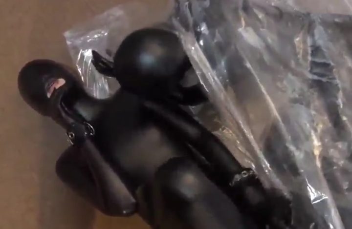 编号2453 闪闪工作室_ZENTAI涂胶全包紧身衣+胶袋窒息竞赛 1V 1P_LSP爱看_PikPak云盘_资源合集_免费下载