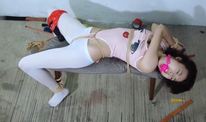 编号1961 樱束原创_《叛逆女学生》叛逆期的学生就得好好治治她才能够好好听话！先让她跪在地上一顿毒打求饶再绑 1V 1P_LSP爱看_PikPak云盘_资源合集_免费下载