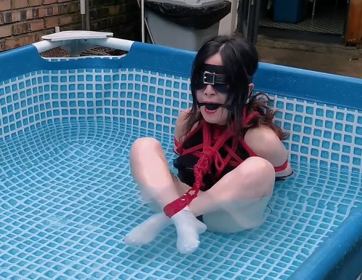 编号1389 白城出品_花园里的雨夜放置 1V 1P_LSP爱看_PikPak云盘_资源合集_免费下载