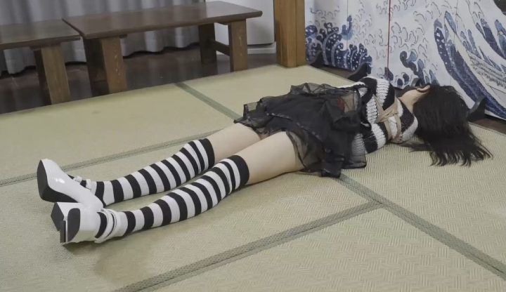 编号2884 象人定拍 工作室_小0-黑白过膝袜+短期高跟，大量腿部抚摸，最后脱掉袜子打脚心。 1V 1P_LSP爱看_PikPak云盘_资源合集_免费下载